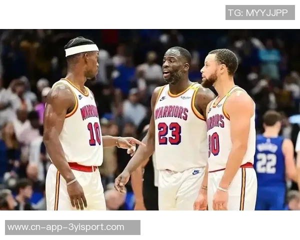 波杰与库里携手迎来第三年默契加深与巴特勒的配合日益成熟