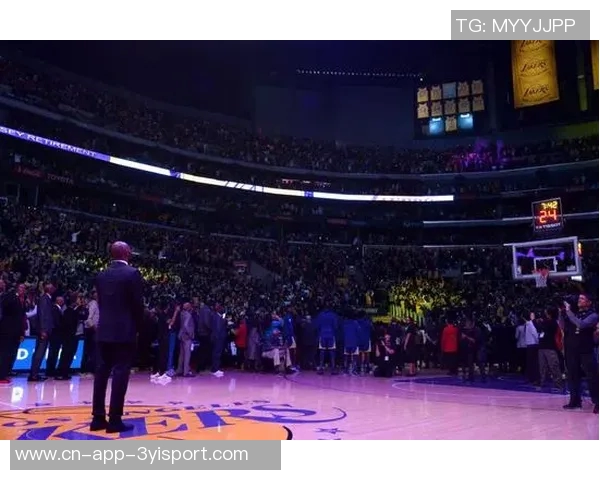 2025铁人荣耀时刻全队齐心协力捧杯共庆冠军荣耀之夜 2025铁人荣耀时刻全队齐心协力捧杯共庆冠军荣耀之夜