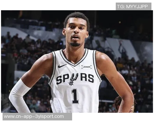 文班在下半场遭遇严防与犯规困扰仍拼出22分8板4助2帽展现实力 文班在下半场遭遇严防与犯规困扰仍拼出22分8板4助2帽展现实力